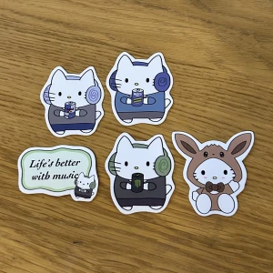 Hello kitty magneter  - Tunna magneter med designer jag gjort! 💙🤍perfekt att ha på kylen eller whiteboarden! 15 kr/styck, 5 st för 60 kr eller 10 för 100 kr. Ca 4-5 cm! 💓 frakten är 15 kronor