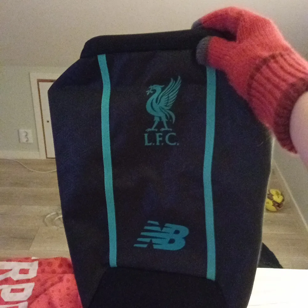 Liverpool fc väska. Jag Använder inte den. Nytt skick. Väskor.