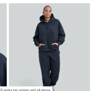 Hoodie - säljer en till hoodie från bik bok! denna fast i LJUSBLÅ som inte längre säljs men som är mycket bra skick i!❤️‍🔥