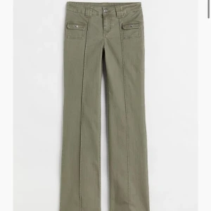 Hm gröna jeans - Strl 32 men stretchiga så passar mig som brukar ha 34/36 