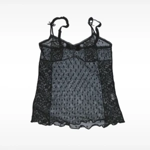 Söt spetstopp!! - Säljer denna söta spets/mesh topp som är i gott skick😄💘Bara att komma privat om du har några frågor😊