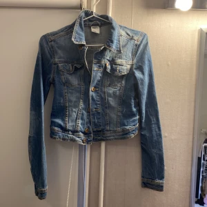 Jeansjacka  - Jätte fin! 