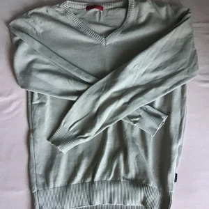 Gullig tjocktröja - En gullig tjocktröja som inte används längre, har bara hafts på några gånger