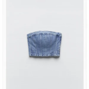 Korsett i jeans - Säljer min fina korsett ifrån zara, knappt använd så i fint skick! Storlek 34/36