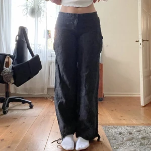 Svarta linnebyxor  - Jätte fina och lågmidjade, säljer då dom  inte kommer till användning hos mig 🫶bara skriva vid frågor 