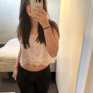 satintopp - topp som jag sytt själv, knyts i ryggen🤍