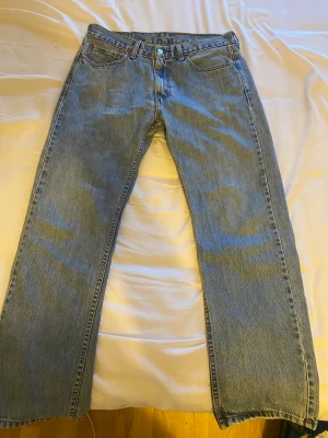 LEVI’S 505  - Säljer mina fräscha Levis 505 då dom ej kommer till användning. Dom är i storlek W33 L30. Skriv gärna om du har några frågor!