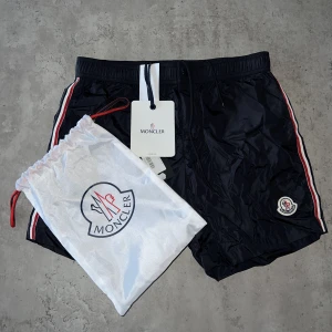 Moncler badbyxor - Moncler badbyxor aldrig använda 