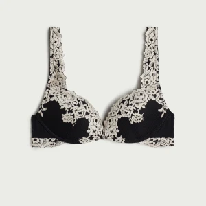 Intimissi BH - Jätte fin å populär BH från intimissi, beställde den å den var tyvärr för liten. och hann inte lämna tillbaka den. Endast testad! 🩷