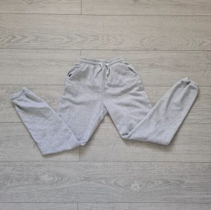 Sweatpants - Jag säljer ett par mjukisbyxor som inte jag använder längre och har använt dem sällan, tvättas ut innan skick