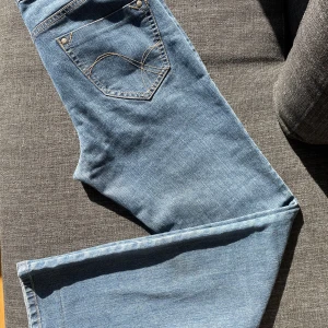Midwais jeans  - Midwaist jeans från Denim❤️. Superfin färg och ”textur” som inte syns så bra på bilden😊