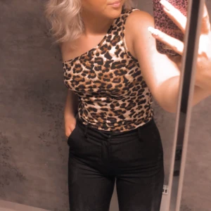 Leopard topp - Jättefin och skön topp i leopard, storlek xs/S väldigt stretchig och skön🤎