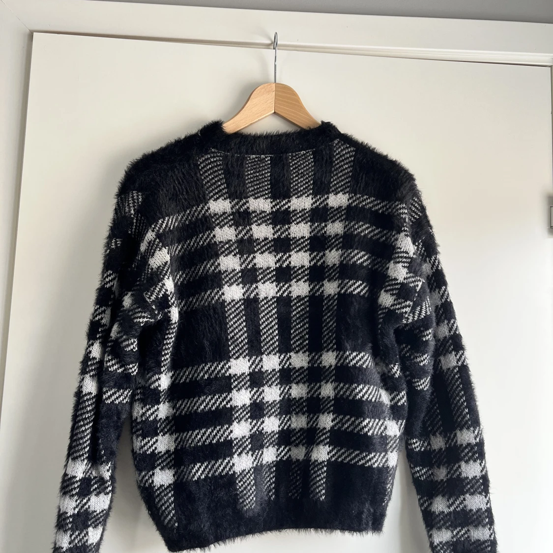 Stickad tröja.  - 90