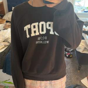 Söt sweatshirt! liten i storlek!