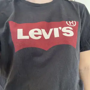 Svart Levis tröja 
