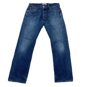 Levis 501 - Levis 501 i bra skick! Skick: 8/10 ✅