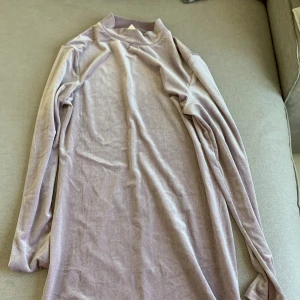 Klänning  - En trendig velour klänning 