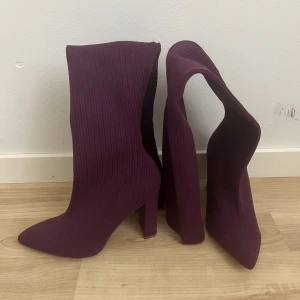 Over knee boots - Mörklila aldrig använda 