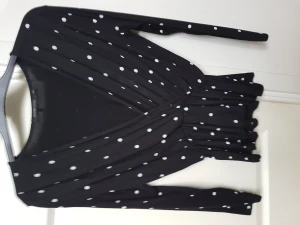 Långärmad tröja - Prickig fin tröja 