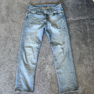 Ljusblå jeans Levi's herr - Ljusblå 501 jeans från Levi's. Herr, Storlek 31/30. Helt ny och oanvända, 10/10 i skick. Nypris 900kr. Köpta i USA, New York.