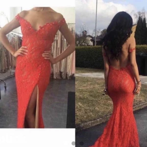 BALKLÄNNING - Wow wow denna balklänning/festklänning är sååå SNYGG på!! Öppen rygg och en slits framtill.