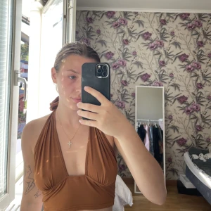 SHEIN topp 🤎 - Ursnygg topp från SHEIN!! 🤎 Storlek S 🤎Men kn även passa andra storlekar då toppen är otroligt stretchig 🤎🤭