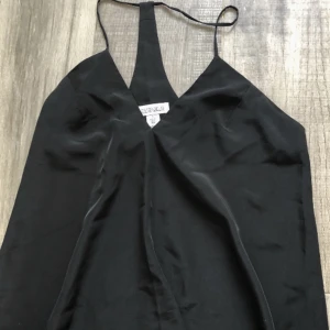 Fint linne ifrån Nelly Estradeur - Fint linne/fest topp