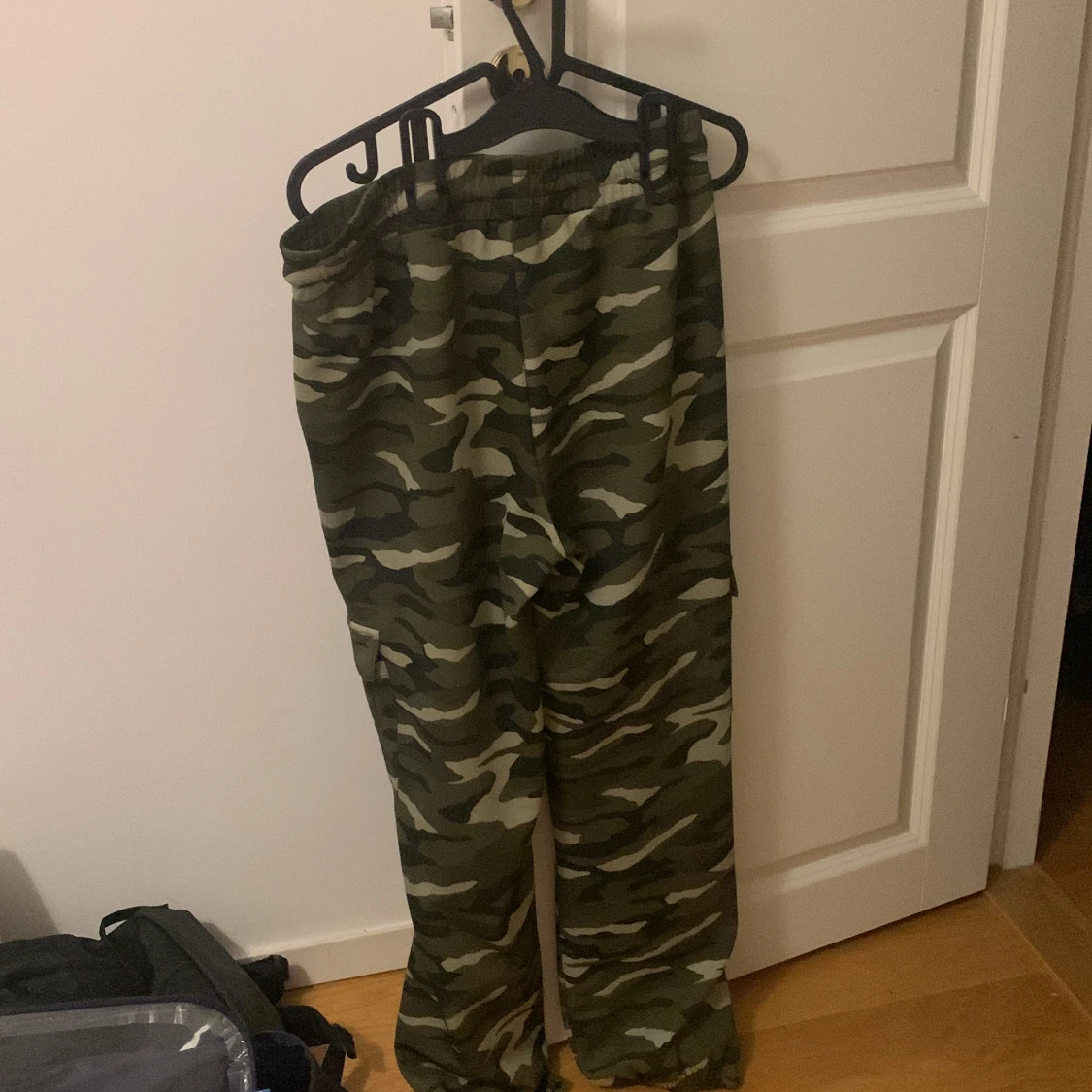 Grön vita byxor i st L - 90