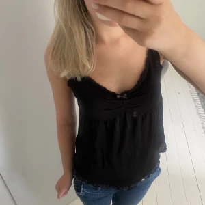 Odd Molly linne - Säljer detta fina och populära linnet från odd Molly! Älskar dettt🥰Man kan ha den som antingen ett fint nattlinne eller som en topp till vardags, middagarna osv!!