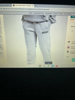 Hoodrich pants - Jag säljer nu mina hoodrich mjukis byxor då det inte är min stil längre och ej kommer till användning. Som ny skick använda 1-3 gånger ! Köptes på JD sport för ca 700! 