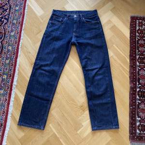 Straight jeans i original denim färg från McGordon. 32/32. Pris: 199kr. 