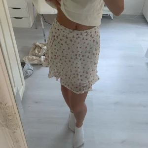 Kjol - Super gullig kjol i strl Xs🤍 nästan aldrig använd🥰