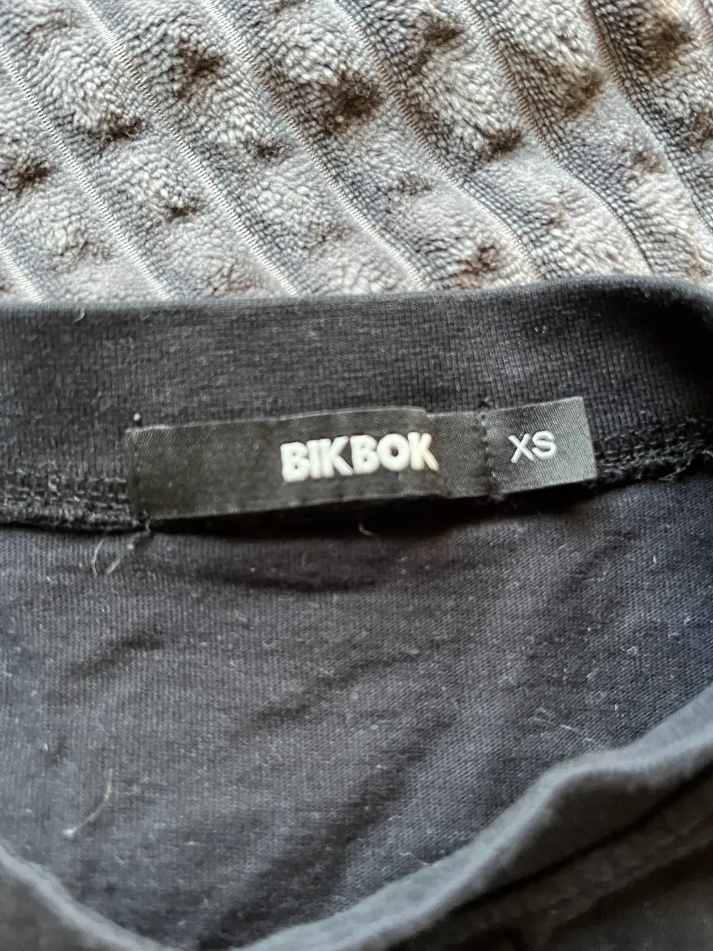 Svarta tröjor , en långärmad från lager och en från Bik bok! Använder aldrig dom därav säljer ! Långärmad 45 t- shirt 20 . T-shirts.