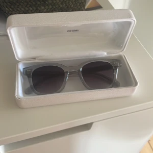 Grå Chimi Eyewear 02 - Använda, inga repor. Grå, 02 Äkta