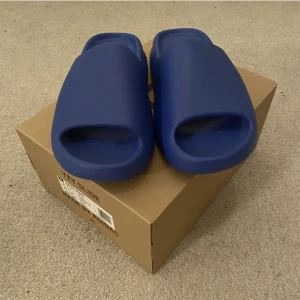Yeezy slides - Bara testade, finns kvitto