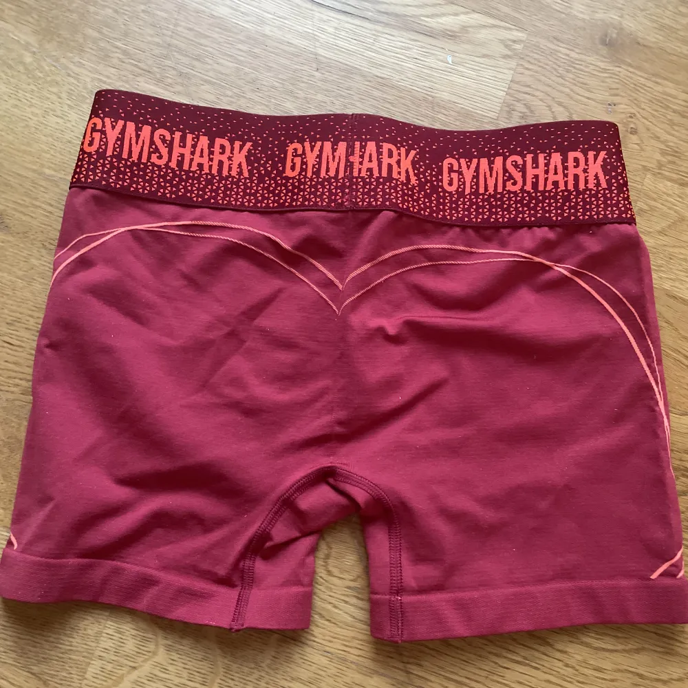 Gymshark shorts, tror kollektionen heter apex. XS/S. Endast använda en gång då de inte passade.. Shorts.