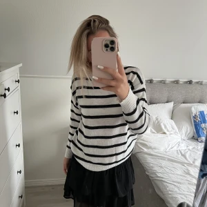 Randig stickad tröja  - Säljer stickad tröja fint sick!