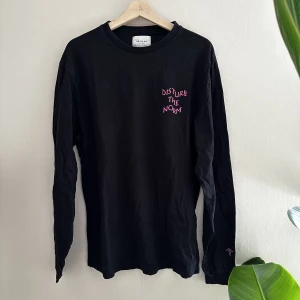 Tröja - Tröja med rosa tryck 