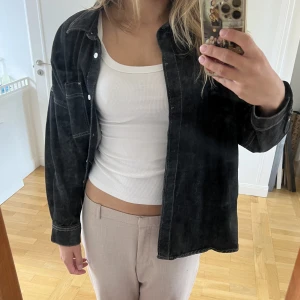 Jacka - Jättecool jacka från weekday🤍 perfekt till sommaren/hösten