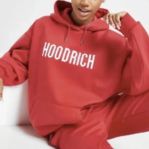 Hoodrich - Jag säljer min hoodrich för att den är inte min stil längre! Den är i bra skick köptes i sommras !