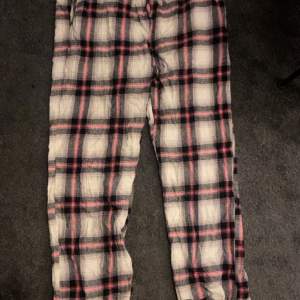 Pyjamas byxor från lager 157, jätte sköna . Säljer för att jag nu har ett par likadana. Fint skick . 