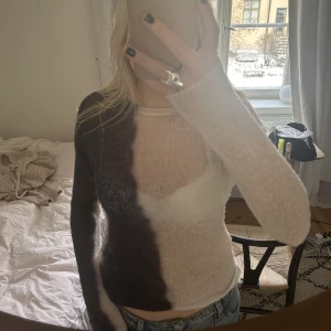 Meshtopp - Skit snygg tröja från weekday storlek S kontakta mig för mer info ❤️OBS INTE FRI FRAKT