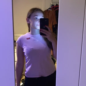 2 för 1 - 2 rosa tröjor från levis respektive gant!