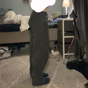 SWEET SKATES - Hej säljer dessa skate jeans från Junkyard (sweet sktbs) säljer eftersom att jag inte använder dessa jeans längre, har en ny still.  Men annars skit snygga. Original priset är 699!  undrar du något fråga!