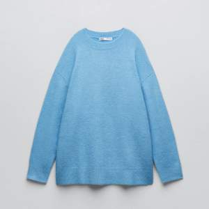 Ljus blå oversized stickad tröja från Zara, storlek S. Aldrig använd, endast testad. Inköpspris 399kr, säljes för 200kr. Tillkommer frakt 