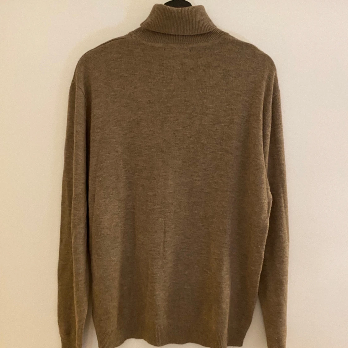 Varm tröja med krage.  - 91