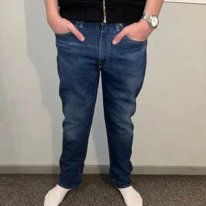 Levi’s jeans  - Levi’s jeans. Modell: 514. inga difekter, skick 9,5/10. Storlek:W31/L32. Ny pris: 1299kr, vårat pris: 349kr priset kan även diskuteras vid en snabb affär. Tveka inte med att höra av dig vid minsta fundering✅
