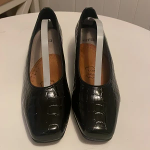 ara pumps - Nypris 800kr Använda 1 gång Prislapp sitter kvar 