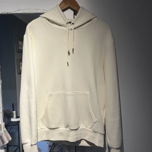 Ralph lauren hoodie  - Knappt använd så skulle säga att skicket är 9/10 nypris 1800kr