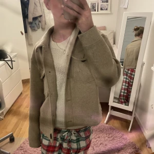 Vero Moda kappa - En supersöt beige kappa i storlek S!💗